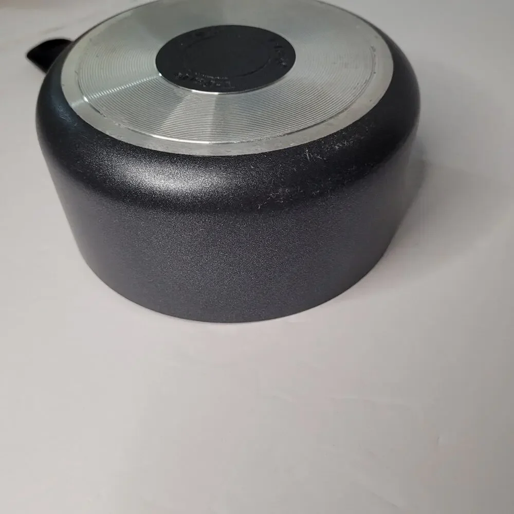 Fantastic 1 Quart Black Pot - Like New Condition!